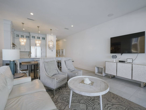 Beachfront Luxury Six Bedroom Vacation Rental in Destin with Rooftop Pool